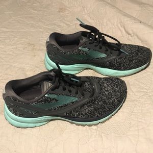 Brooks launch 4 tennis shoes size 7.5